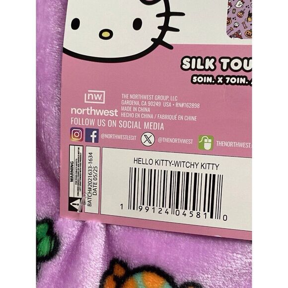 Hello Kitty Halloween Witchy Kitty 50 x 70" Purple Throw Blanket Ghost Bats NEW - Picture 3 of 13